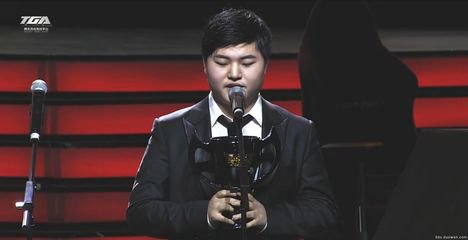 网友观点:狗黑狗粉都是一种病得治!